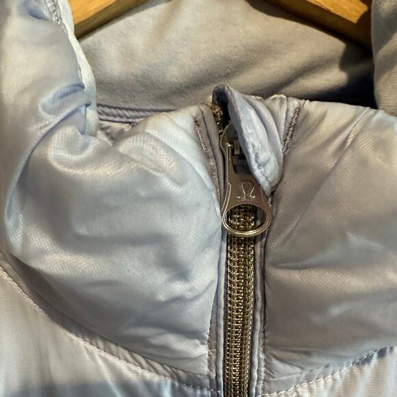 Lululemon Down For A Run Vest Breeze Blue 8 - Picture 2 of 8